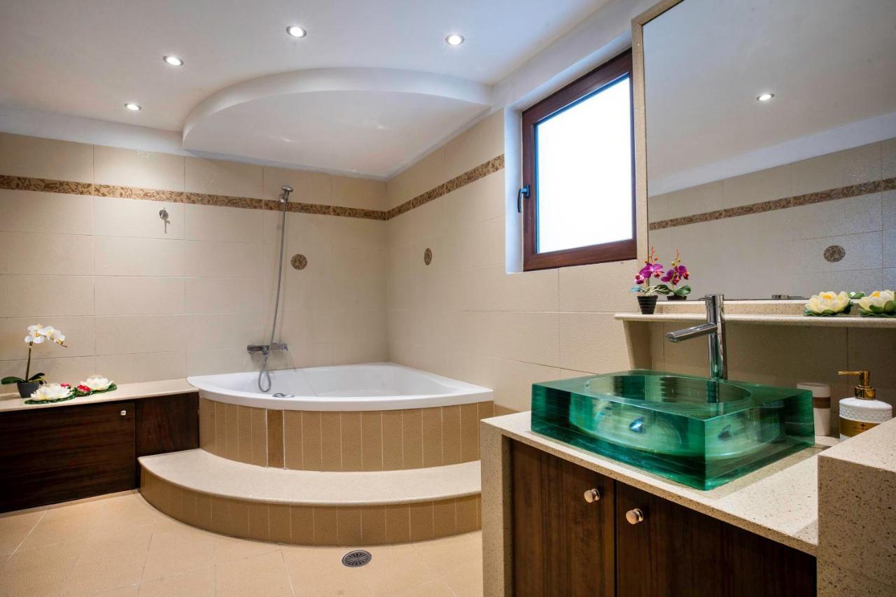 Maia Luxury Pool Villa Afantou Exterior photo